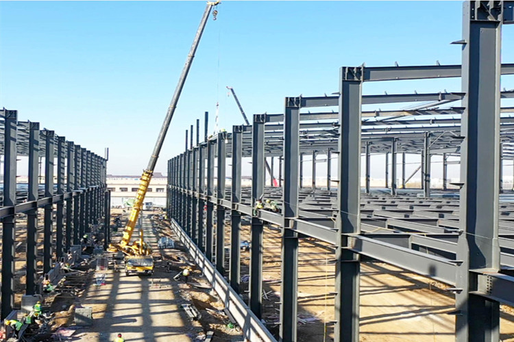 Precision bolted connections on a galvanized light steel frame for workshop construction