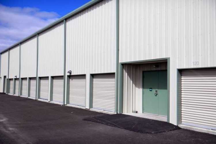 Prefabricated steel warehouse building designed for commercial storage rental with clear span interior
