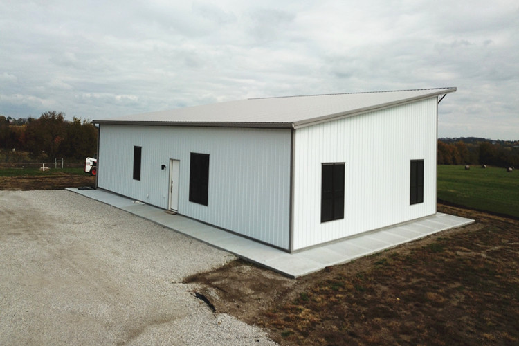 Single slope modular prefabricated house for worksite accommodation
